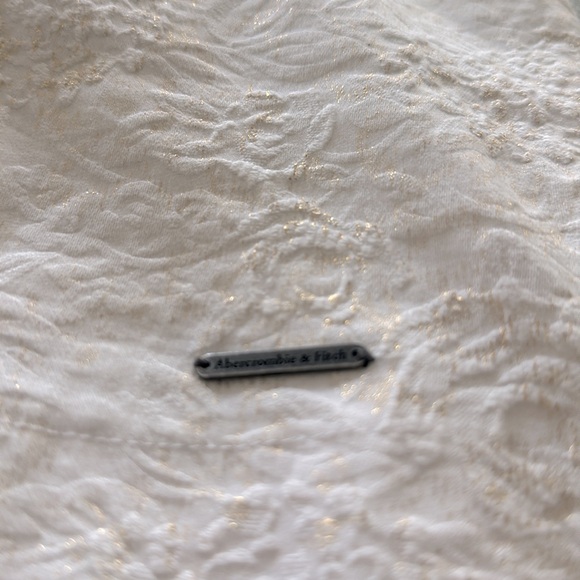 Abercrombie & Fitch white mini skirt w golden accents sz 26. Perfect condition. - Picture 2 of 3